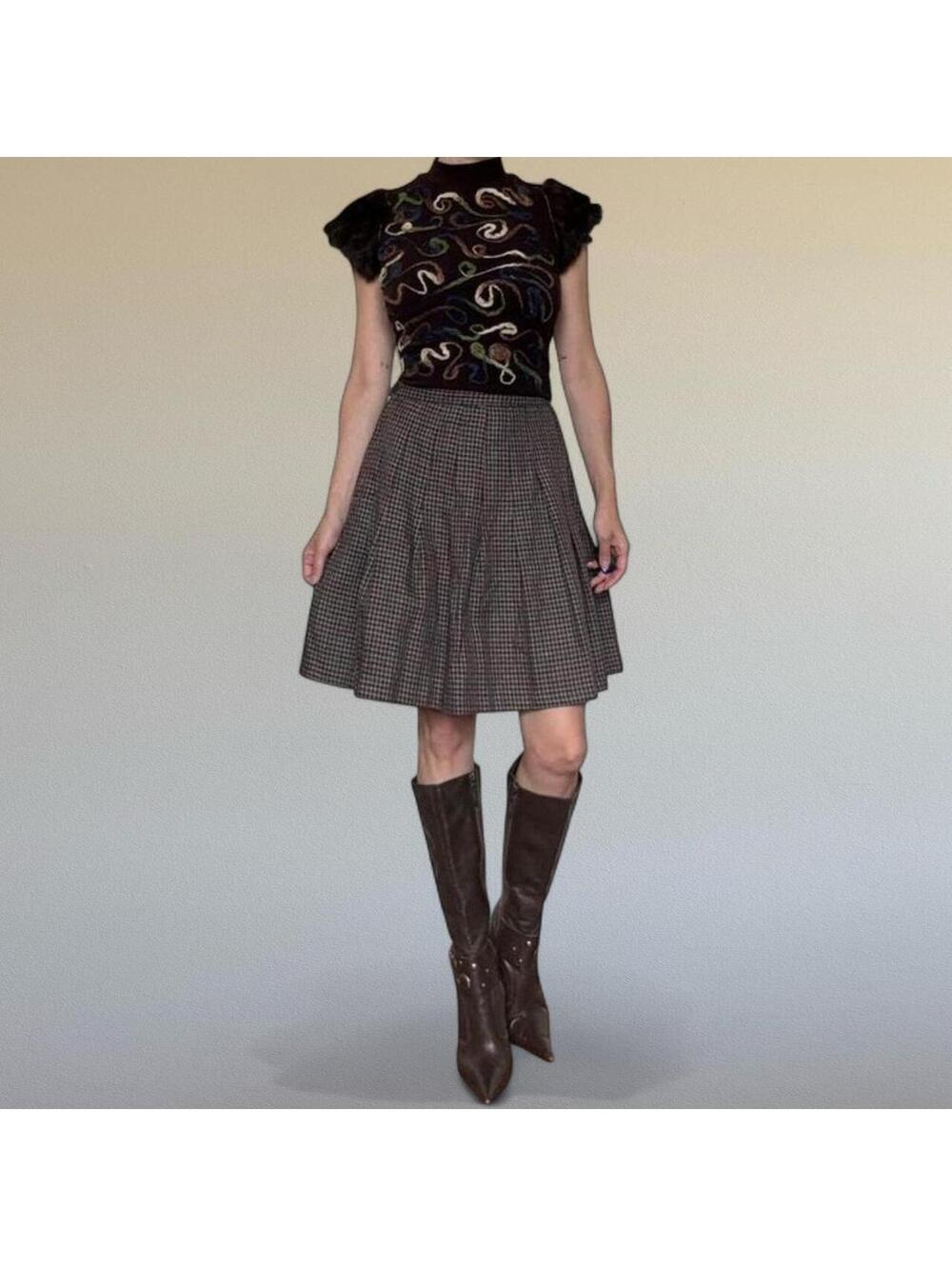 Vintage pleated plaid skirt. Best fits XS/S.